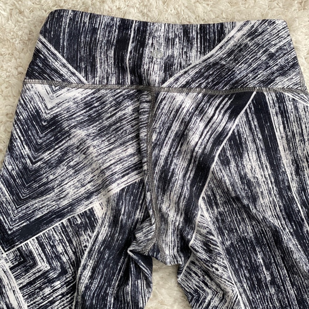 Lululemon Abstract Capri - image 3
